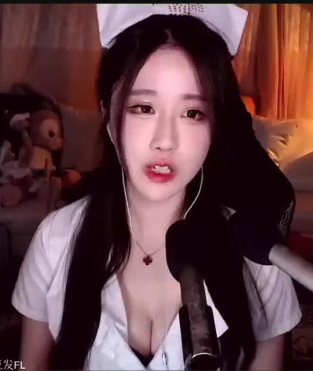 ASMR 轩子巨2兔白丝护士 舔耳和耳部按摩